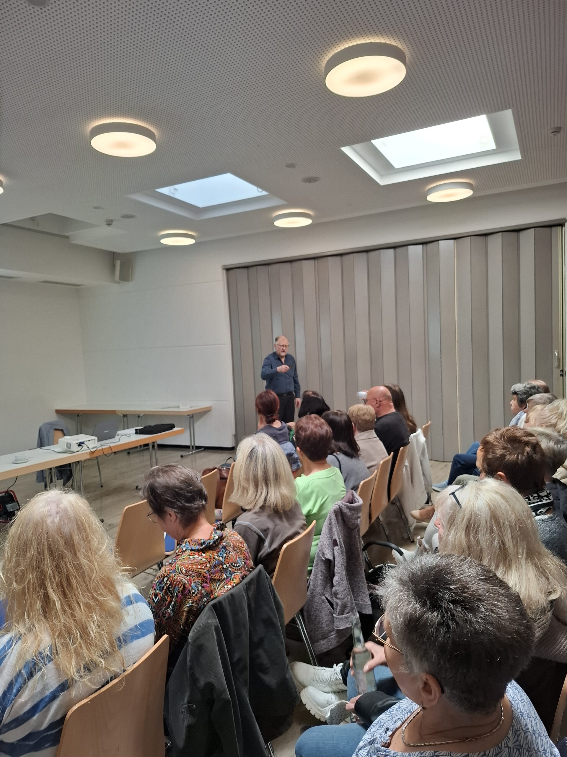 Mehr über den Artikel erfahren Rückblick auf unsere Informationsveranstaltung: Bedürfnisse und Schmerzen bei Menschen mit Demenz erkennen und darauf reagieren